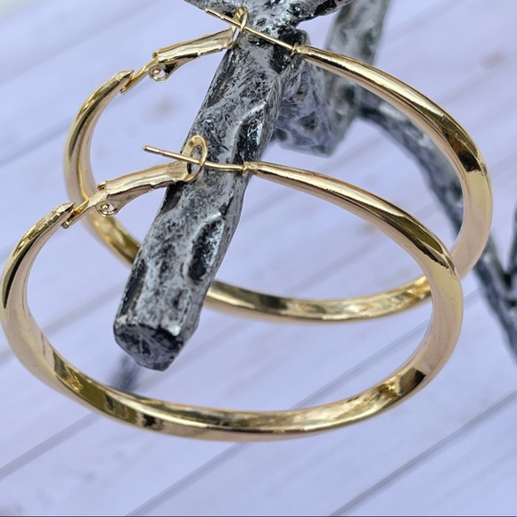 NEW 18K Gold Plated Chunky Big Circle Drop Hoop Earrings 2 1/4” - Picture 11 of 14